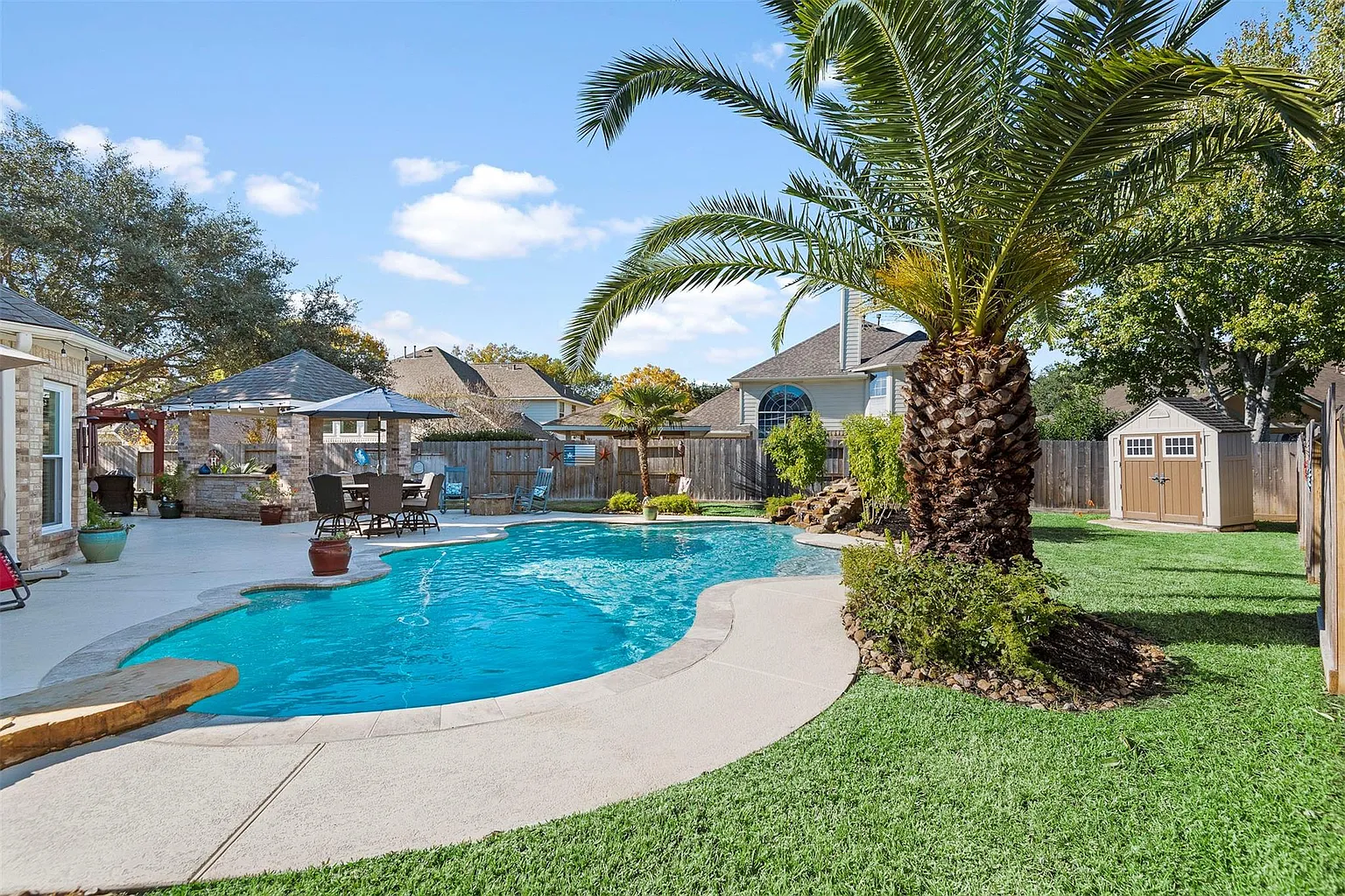 Backyard pool cleaned by Azul Pool Cleaning