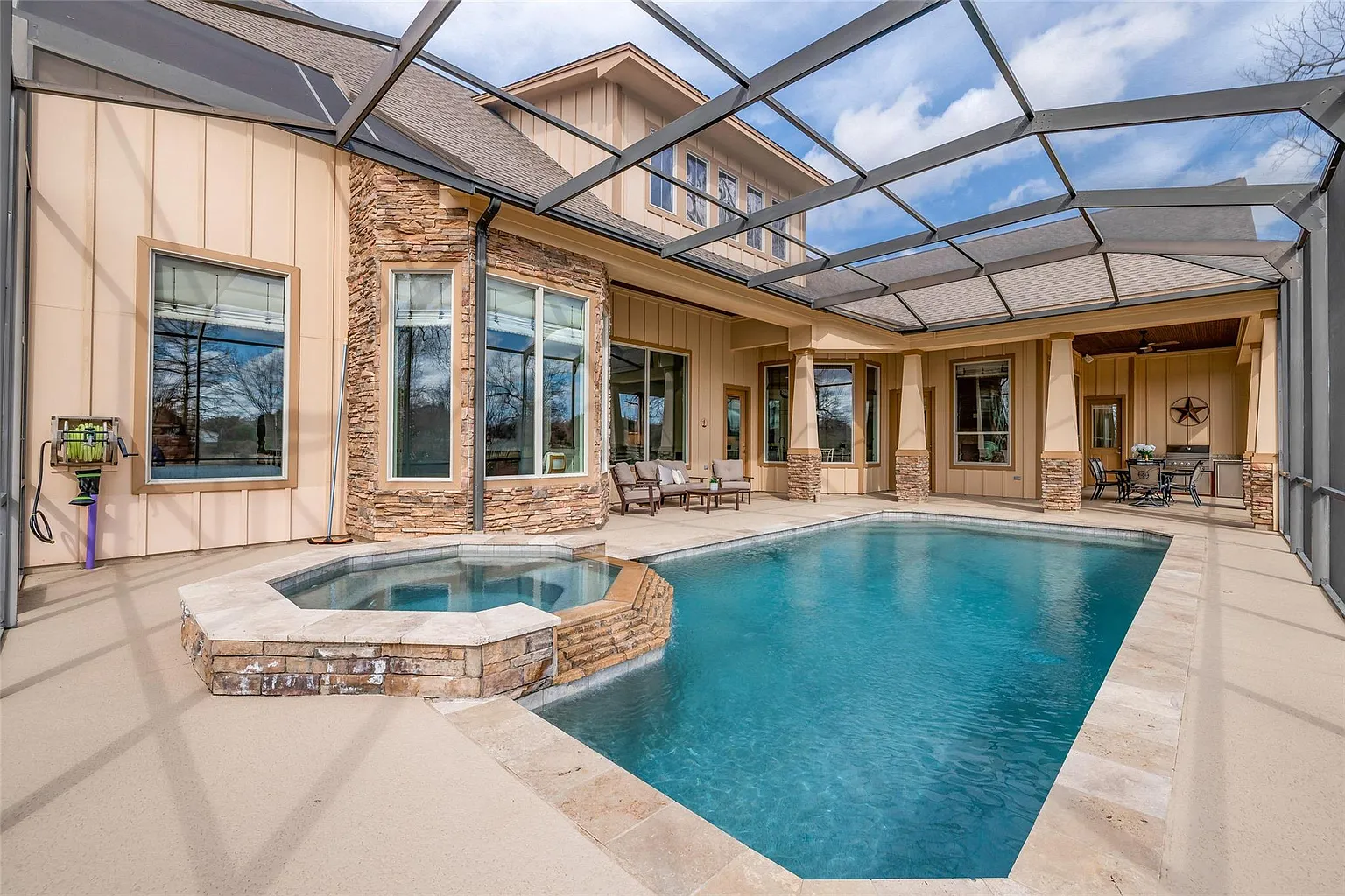 Monthly pool cleaning service in Spring TX