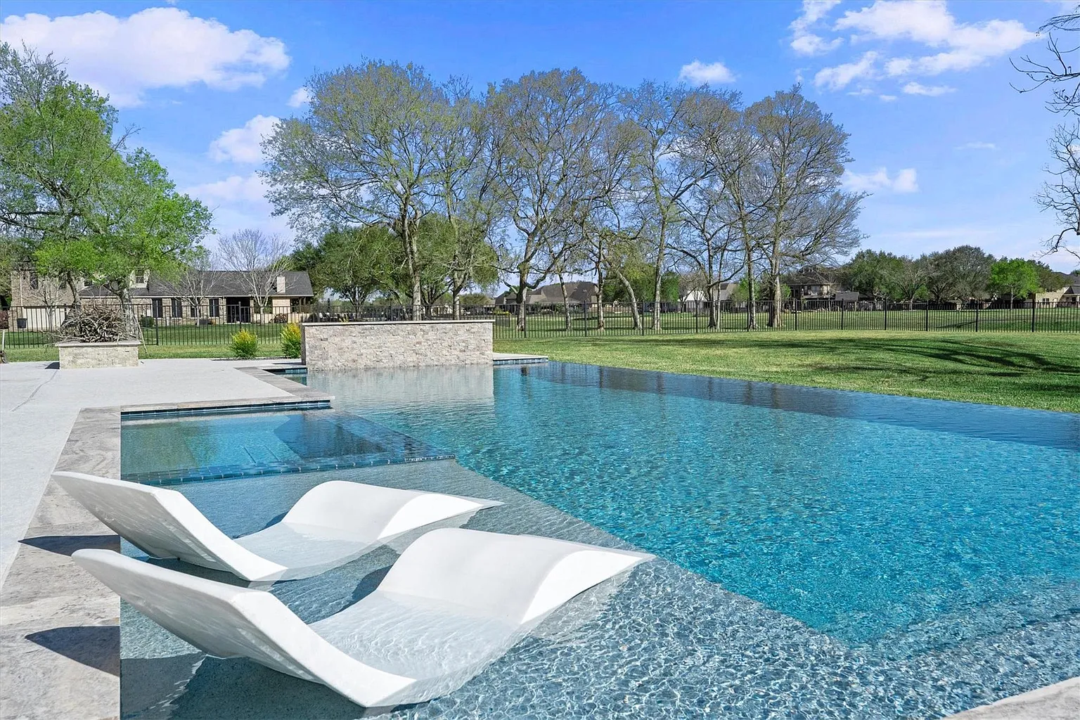 Pool maintenance service in Spring Texas