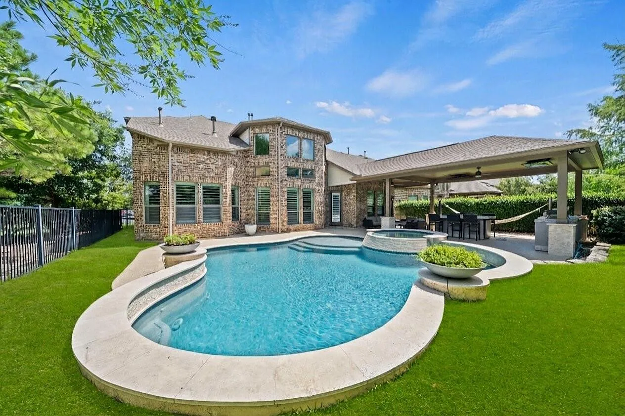 Family enjoying a clean backyard pool in Spring Texas